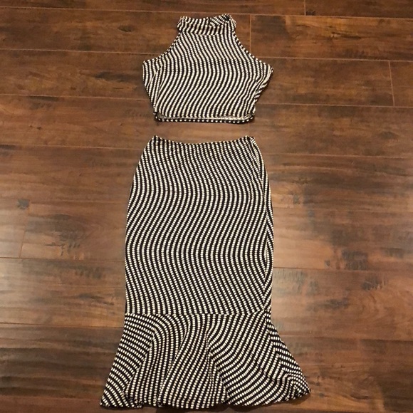 Va Va Voom Dresses & Skirts - 🎉🎉🎉HP🎉🎉🎉 VVV CROP TOP SET ⚪️⚫️ GENTLY USED